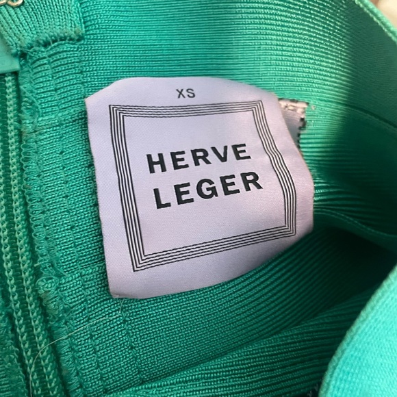 Herve leger bandage skirt in vibrant green - Picture 3 of 4